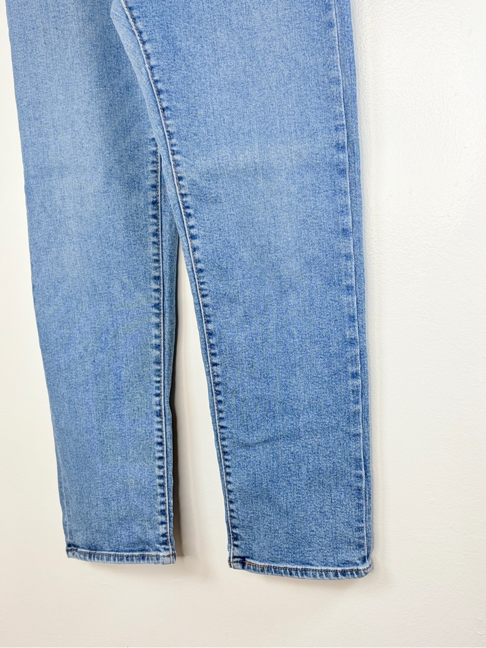 Levi’s Wedgie Straight Button Fly Jeans - Picture 3 of 9